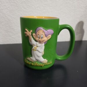 WALT DISNEY WORLD SNOW WHITE DOPEY SEVEN DWARFS COFFEE CUP MUG MADE IN THAILAND